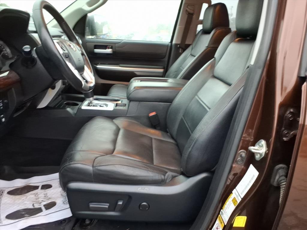 Toyota Tundra Limited 5.7L Double Cab 4WD 2017