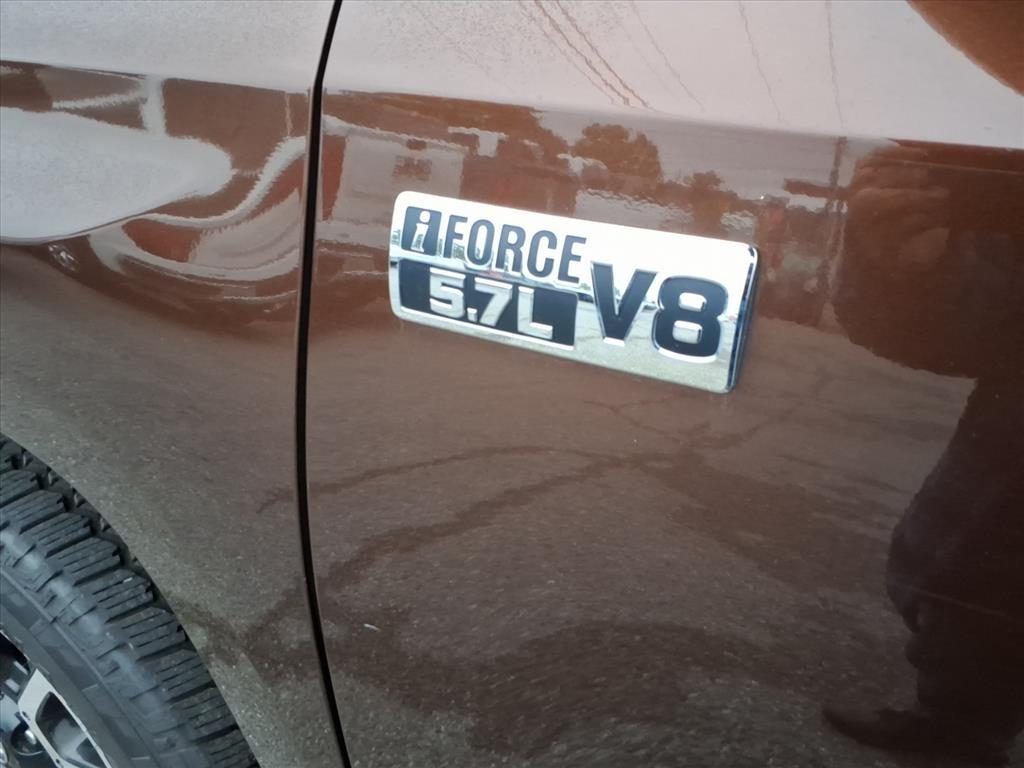 Toyota Tundra Limited 5.7L Double Cab 4WD 2017