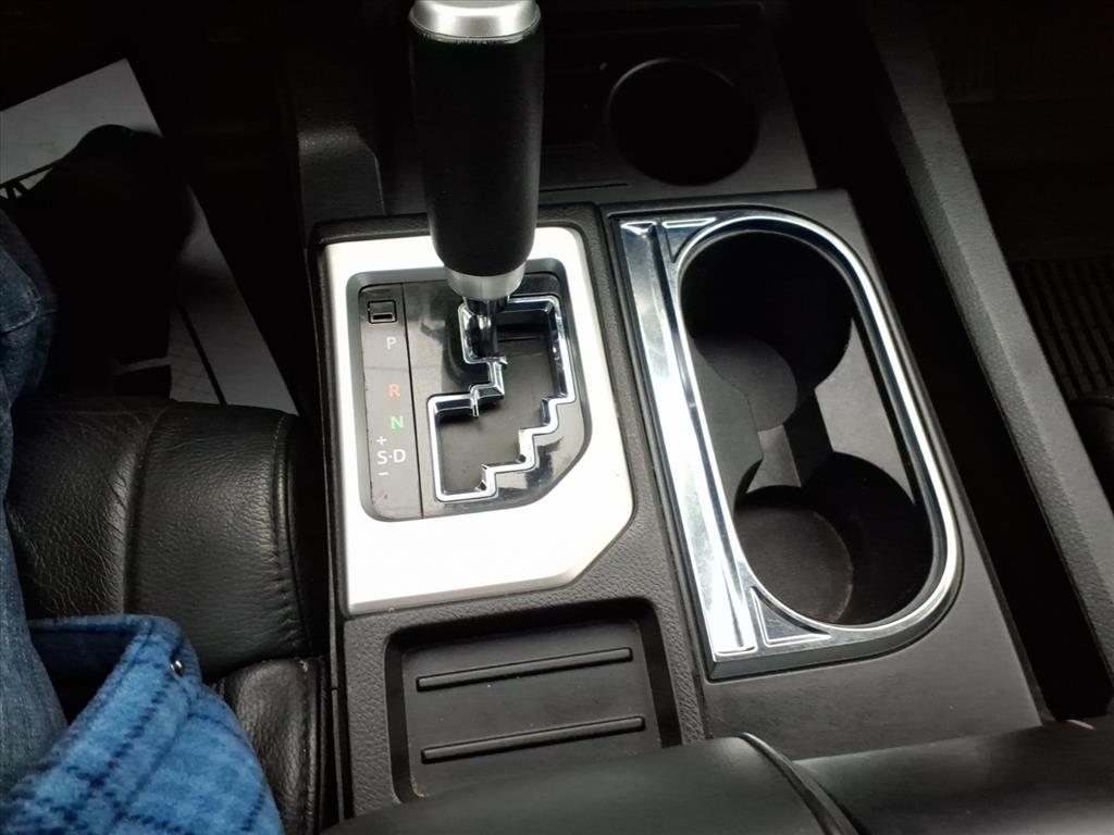 Toyota Tundra Limited 5.7L Double Cab 4WD 2017