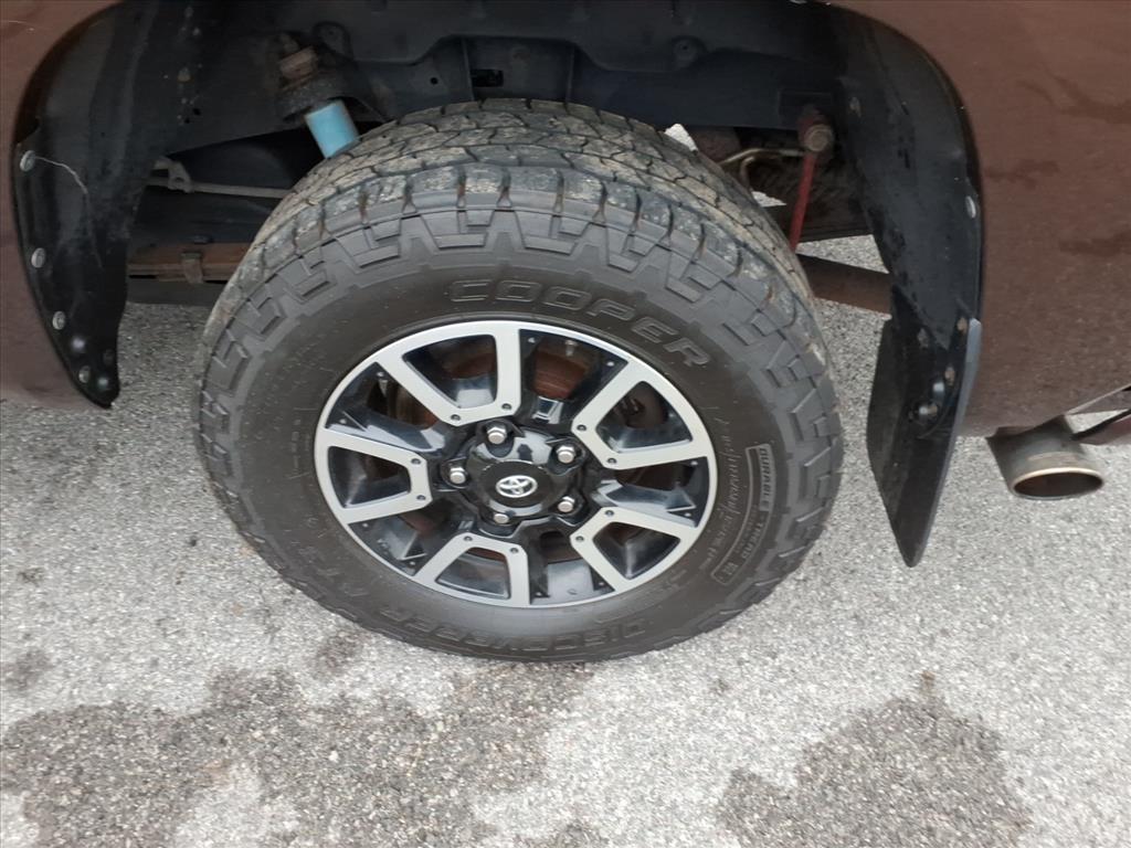 Toyota Tundra Limited 5.7L Double Cab 4WD 2017