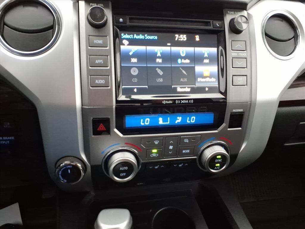 Toyota Tundra Limited 5.7L Double Cab 4WD 2017