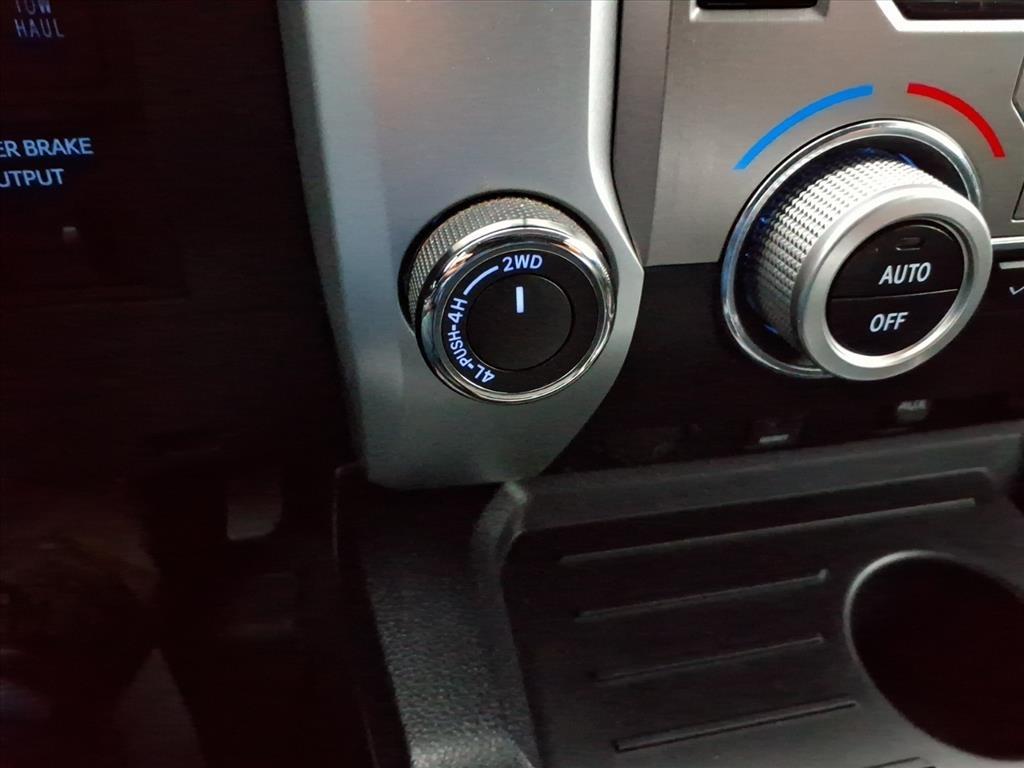 Toyota Tundra Limited 5.7L Double Cab 4WD 2017