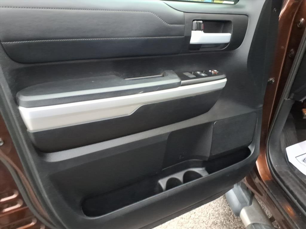 Toyota Tundra Limited 5.7L Double Cab 4WD 2017