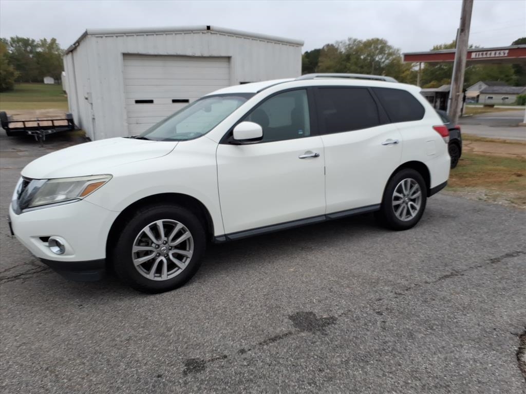 Nissan Pathfinder SV 4WD 2016