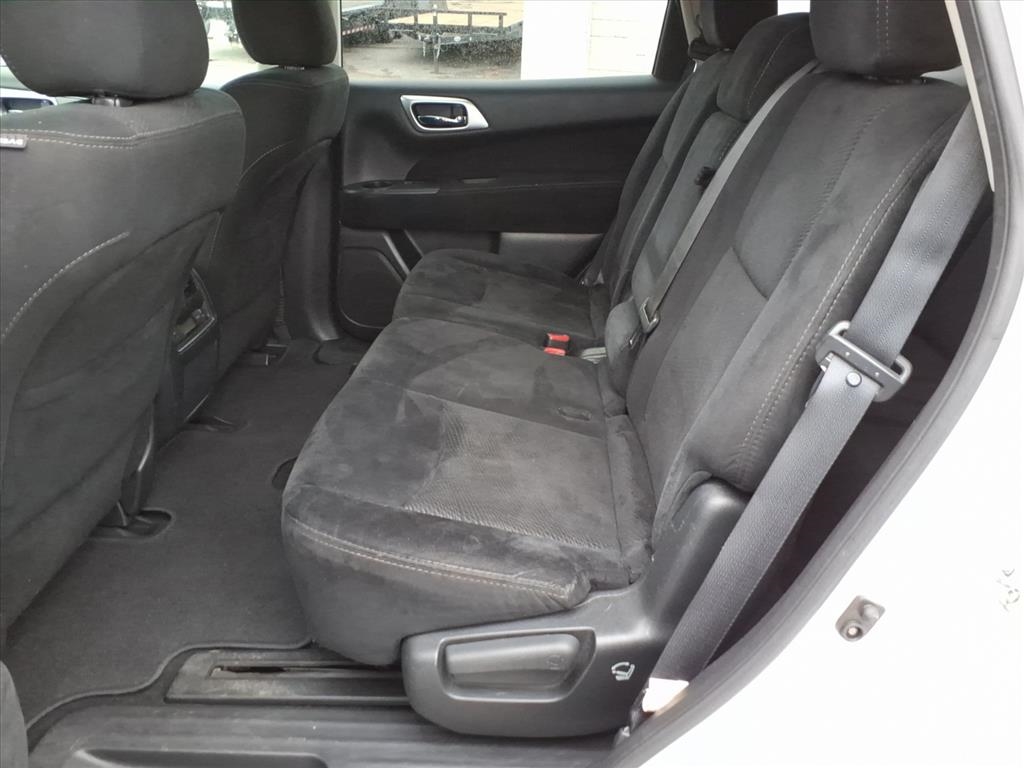 Nissan Pathfinder SV 4WD 2016