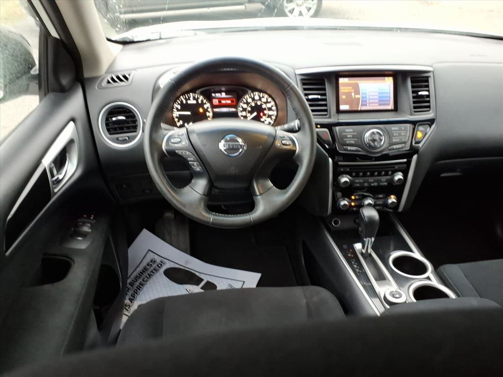 Nissan Pathfinder SV 4WD 2016