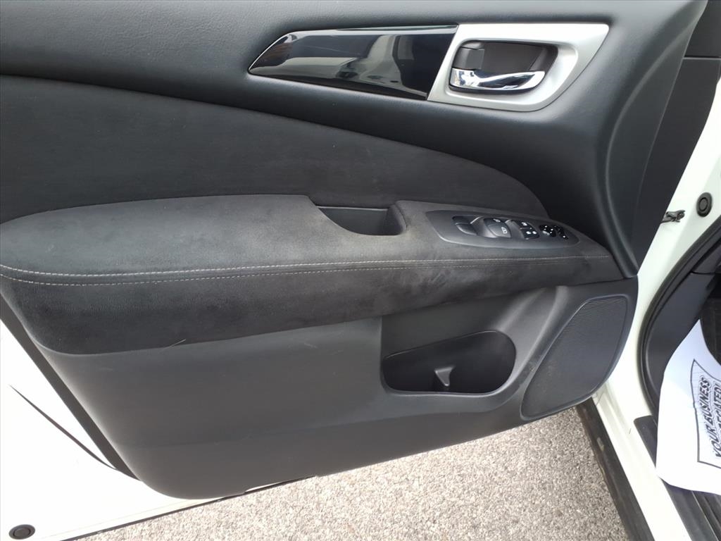 Nissan Pathfinder SV 4WD 2016