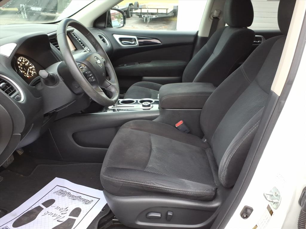 Nissan Pathfinder SV 4WD 2016