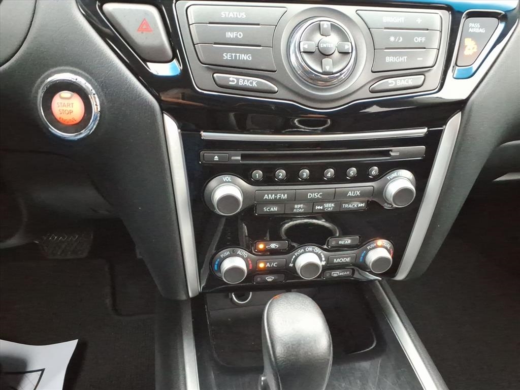 Nissan Pathfinder SV 4WD 2016