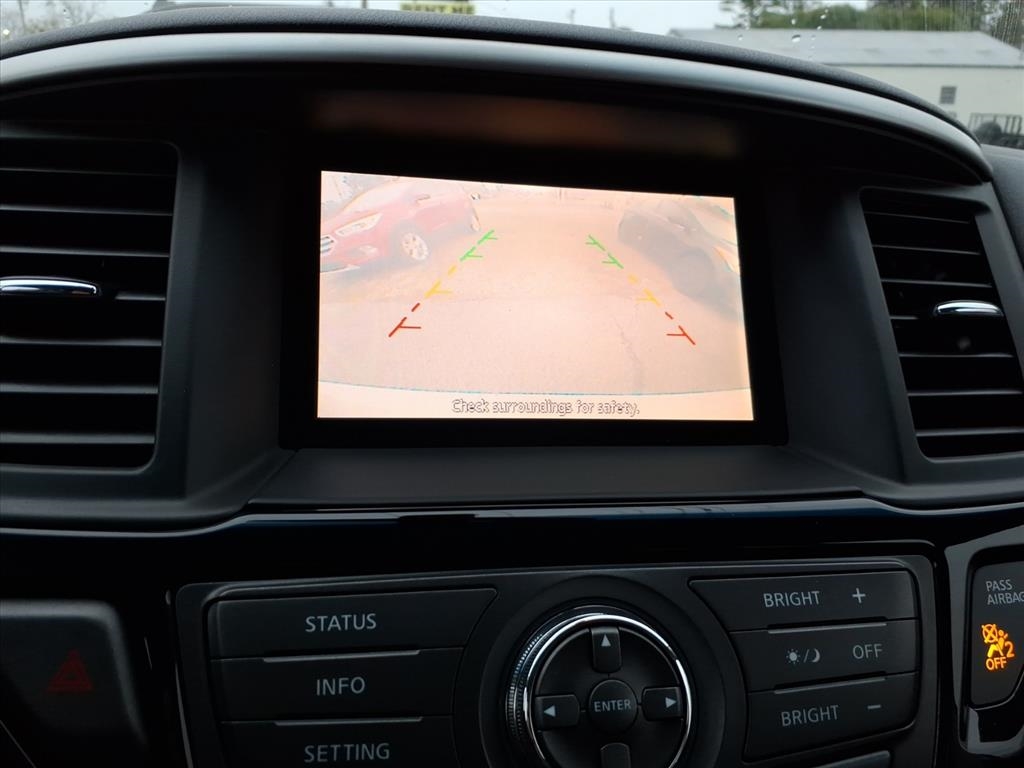 Nissan Pathfinder SV 4WD 2016