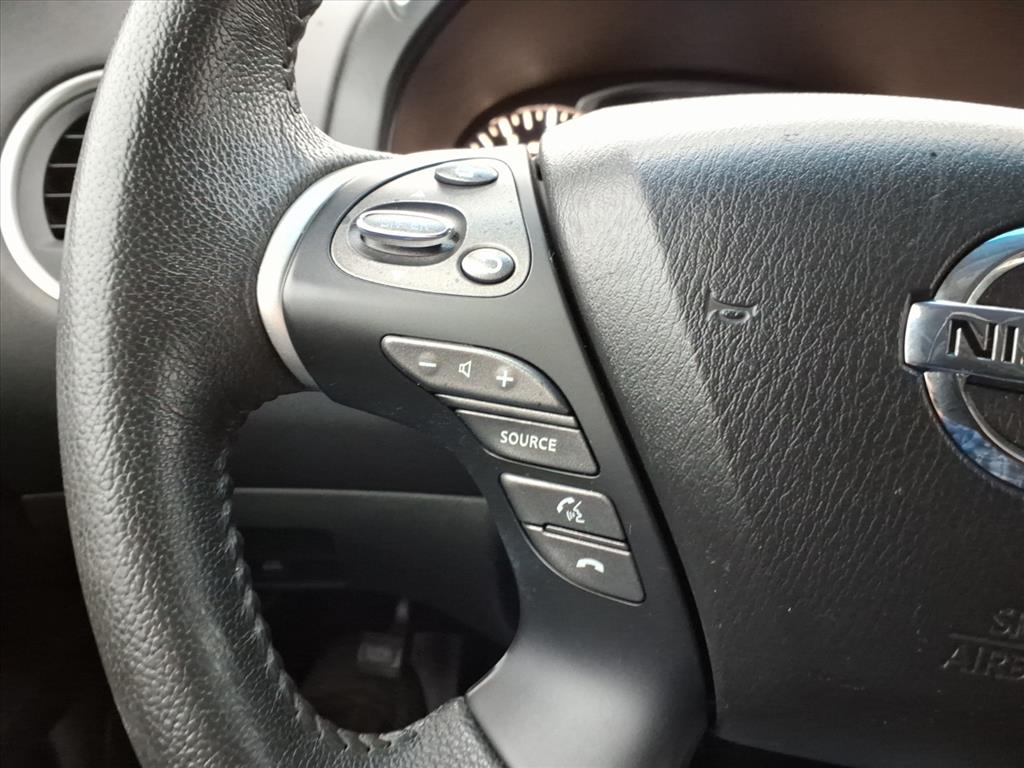 Nissan Pathfinder SV 4WD 2016