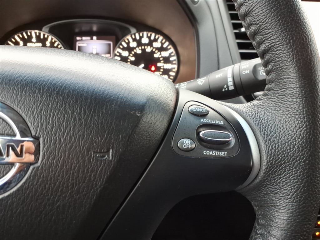 Nissan Pathfinder SV 4WD 2016