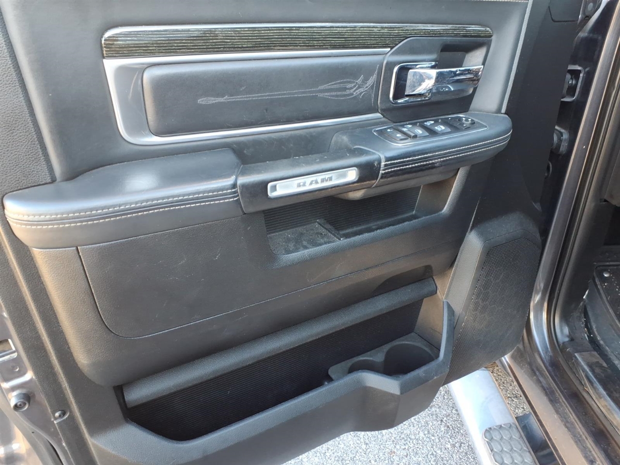 RAM 1500 Longhorn Crew Cab SWB 4WD 2016