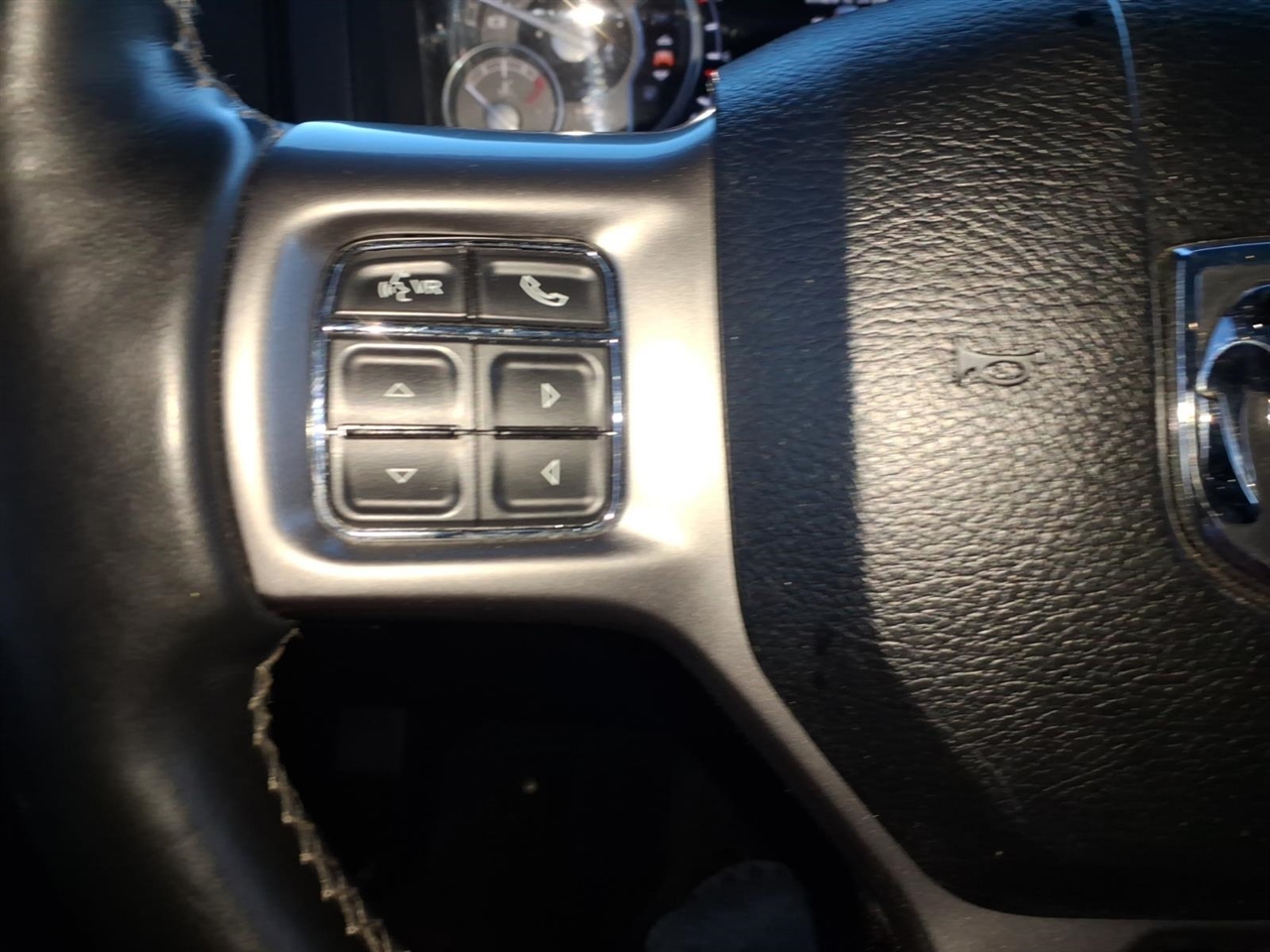 RAM 1500 Longhorn Crew Cab SWB 4WD 2016