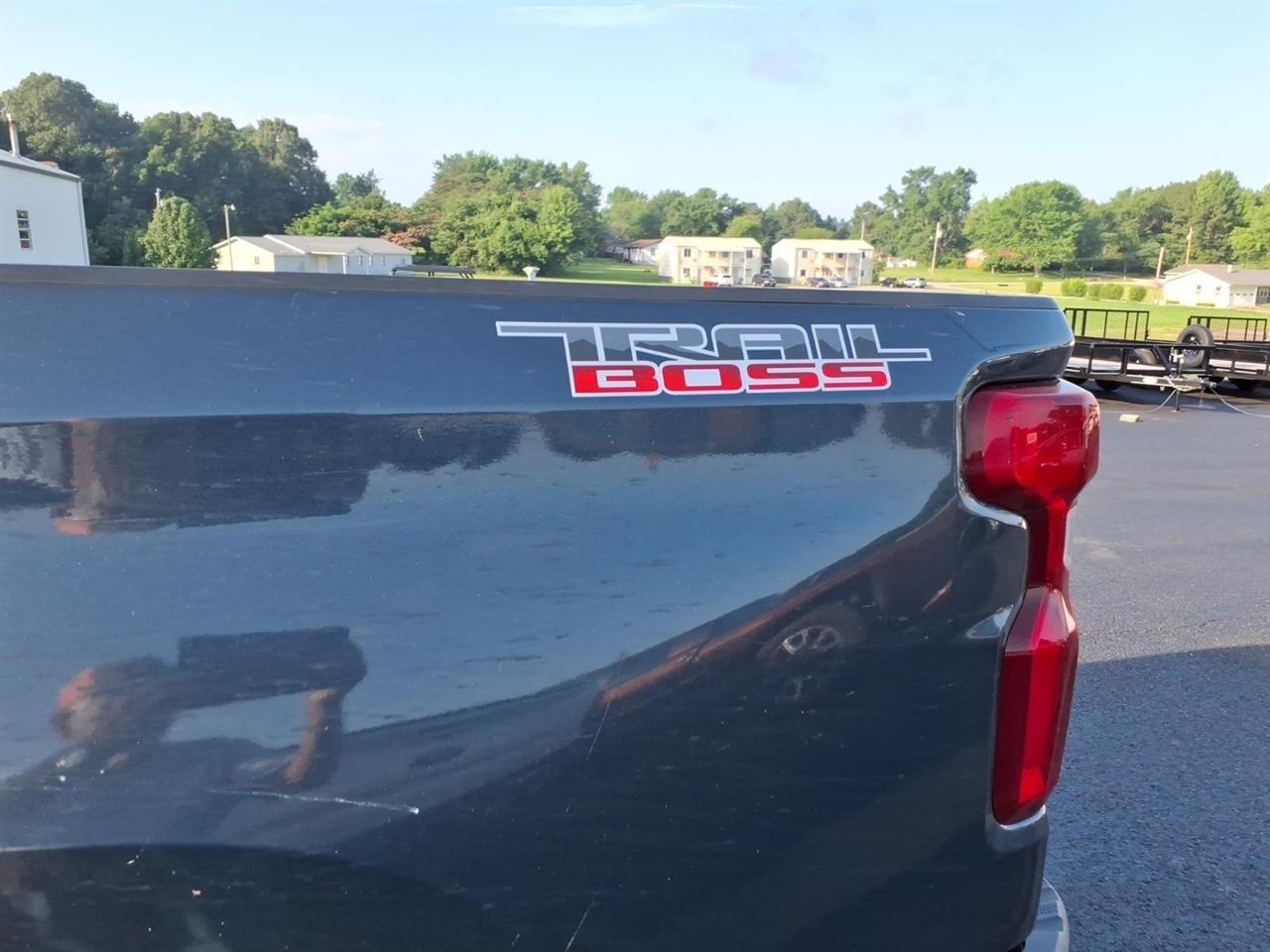 Chevrolet Silverado 1500 Custom Trail Boss Double Cab 4WD 2019
