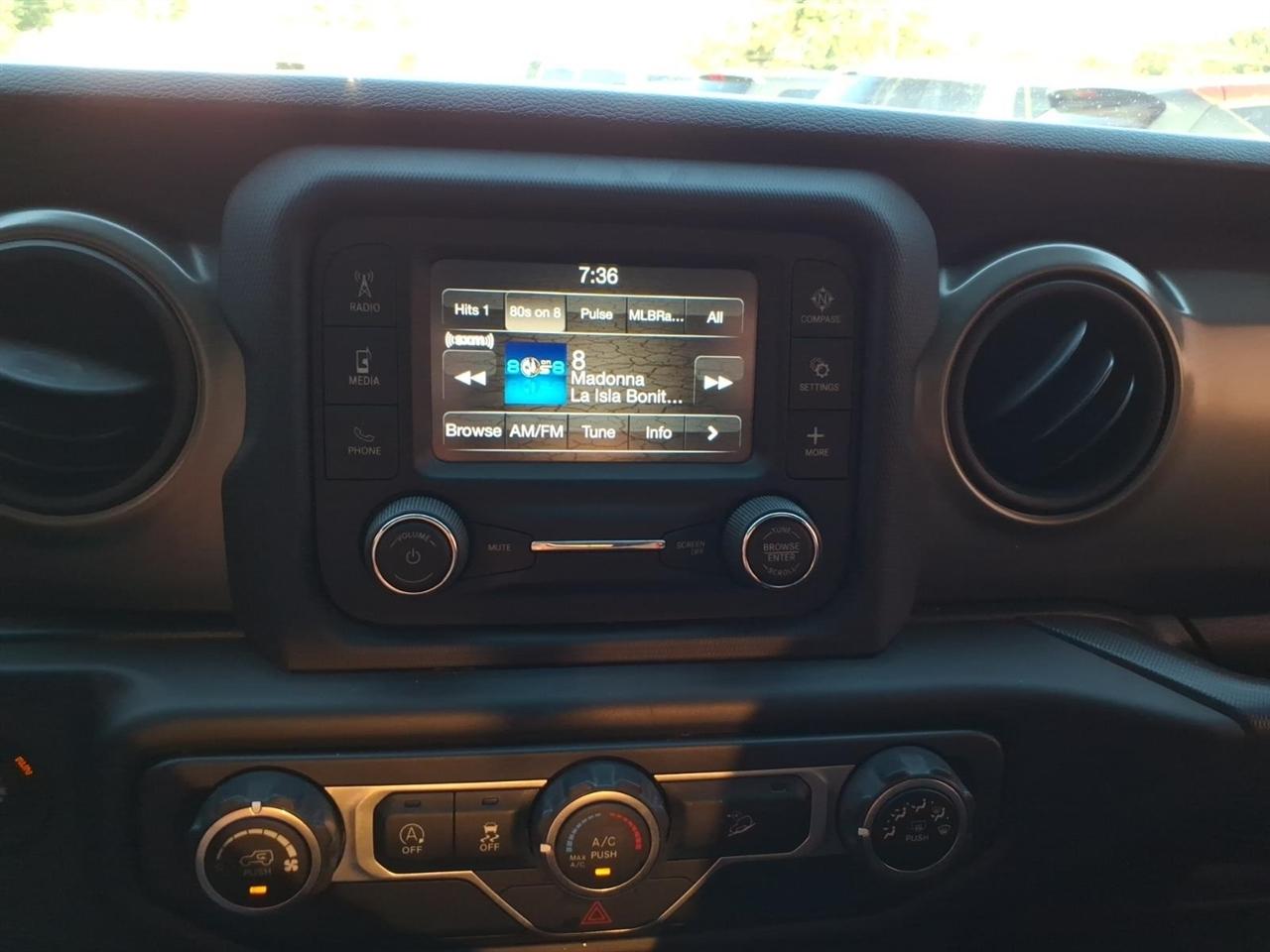 Jeep Wrangler Unlimited Sport 2018