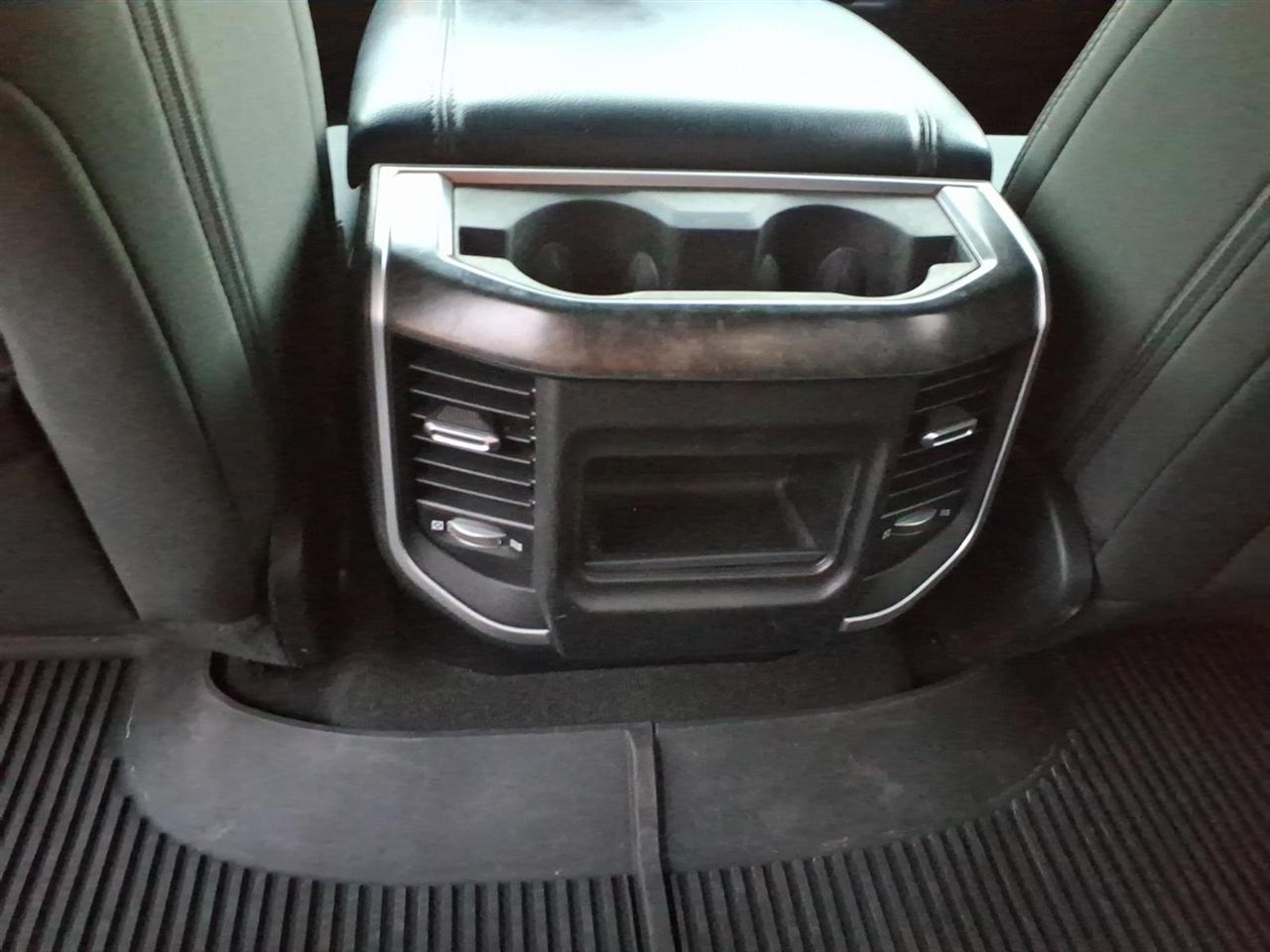 RAM 1500 Big Horn Crew Cab SWB 4WD 2022