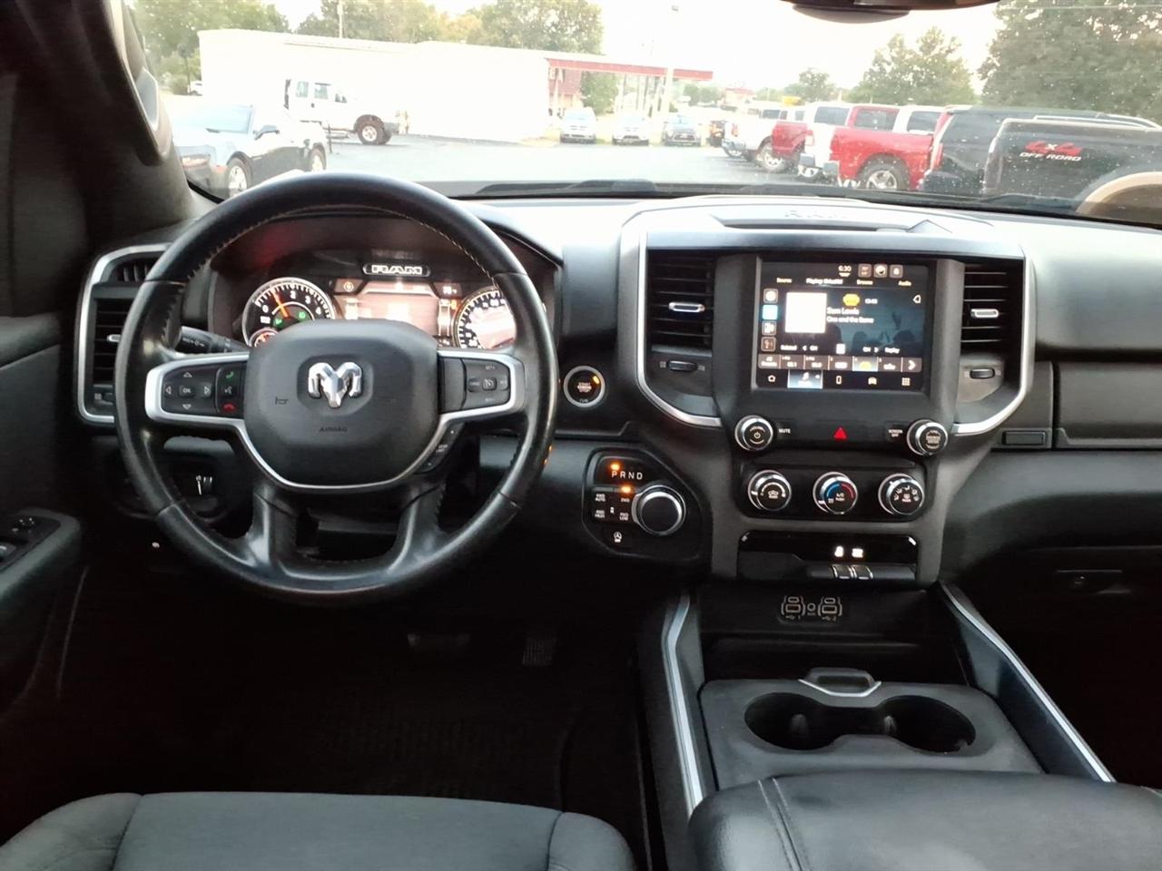 RAM 1500 Big Horn Crew Cab SWB 4WD 2022