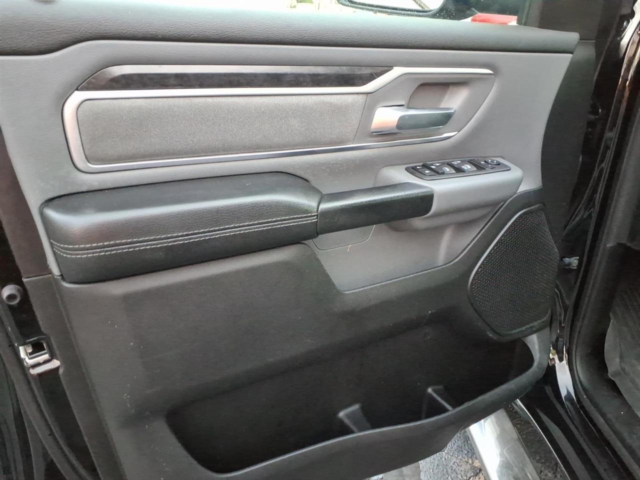 RAM 1500 Big Horn Crew Cab SWB 4WD 2022
