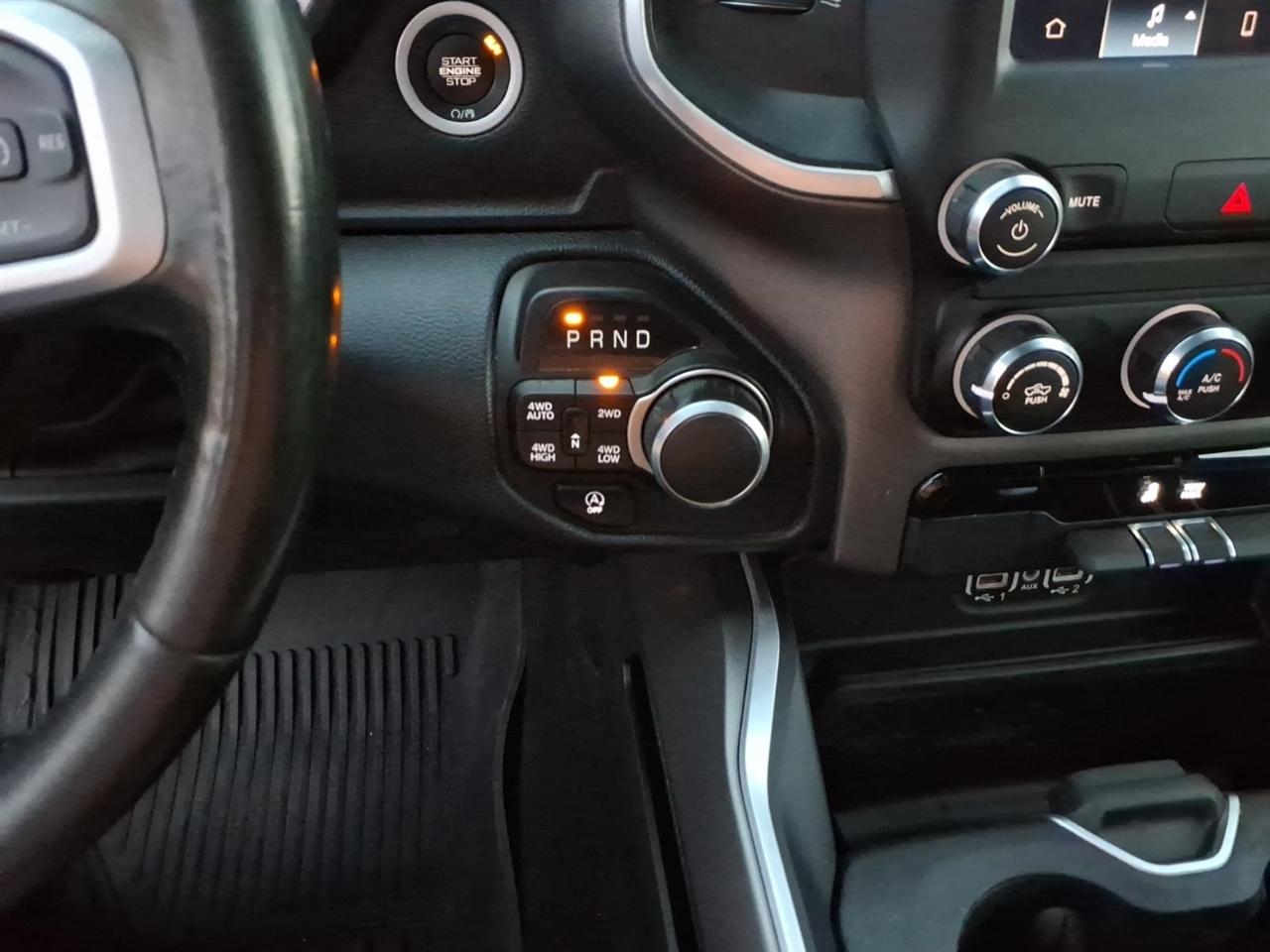RAM 1500 Big Horn Crew Cab SWB 4WD 2022