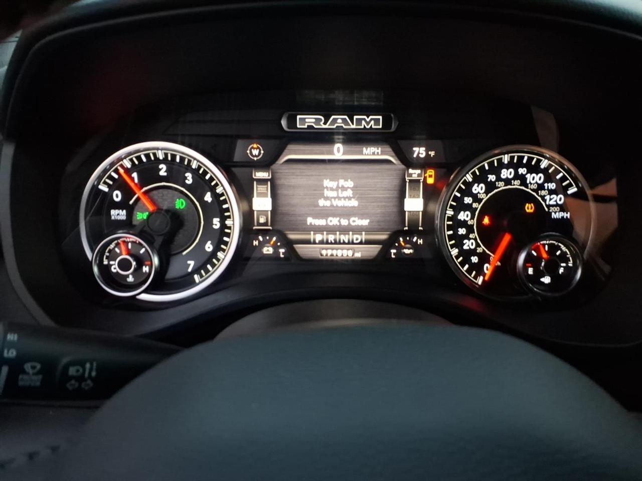 RAM 1500 Big Horn Crew Cab SWB 4WD 2022