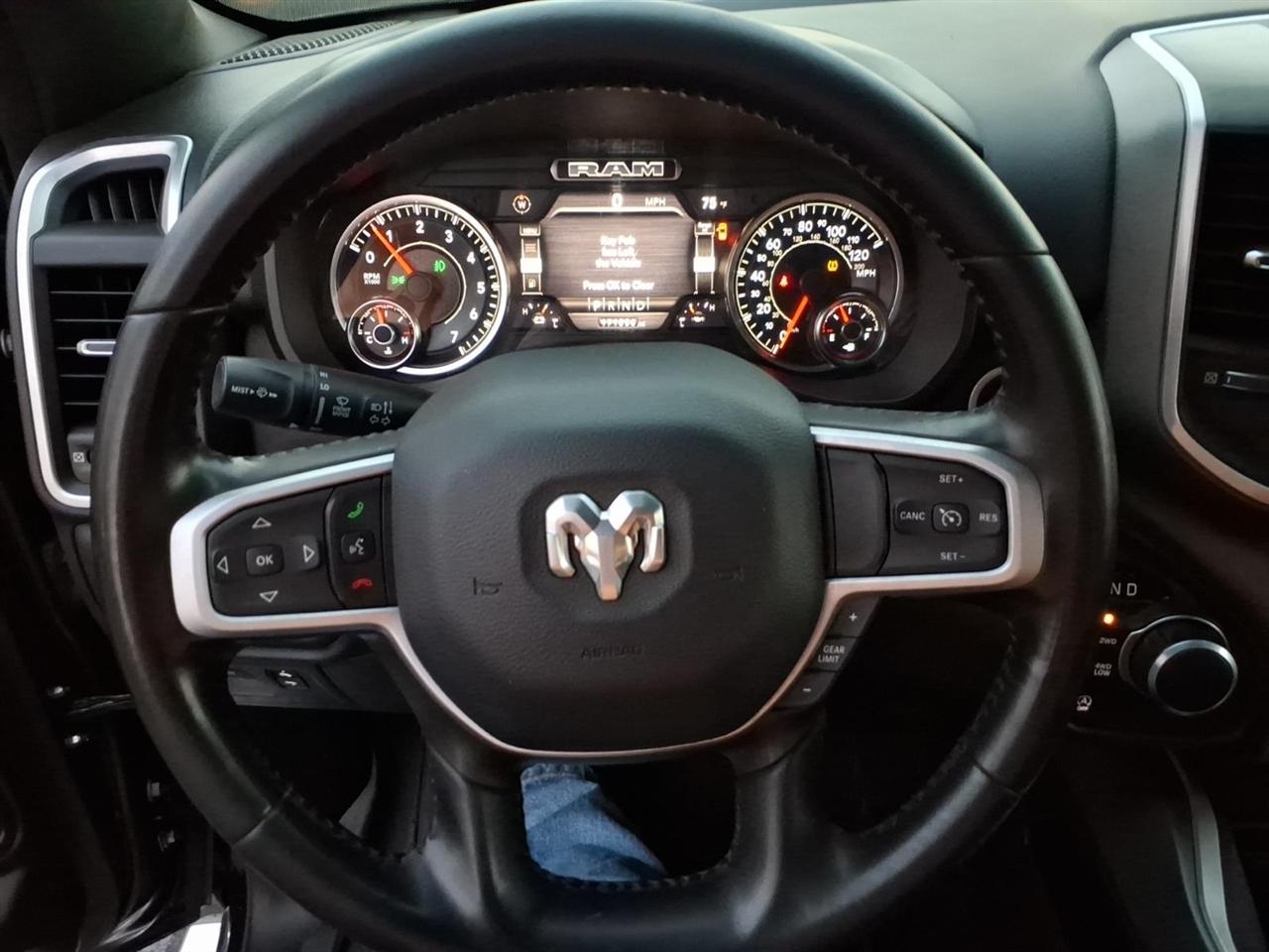 RAM 1500 Big Horn Crew Cab SWB 4WD 2022