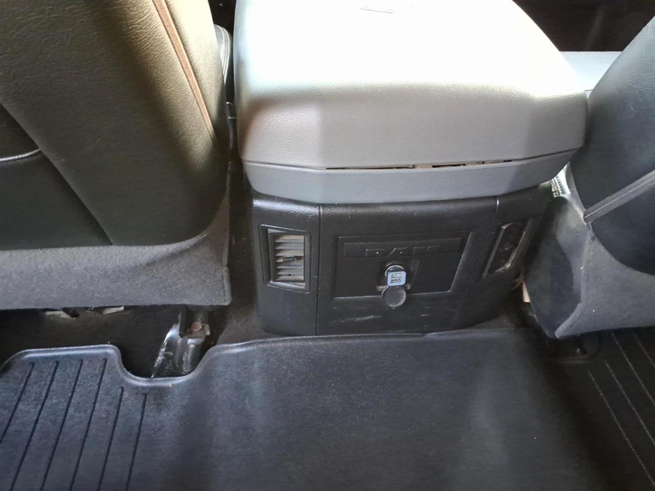 RAM 1500 SLT Crew Cab SWB 4WD 2014