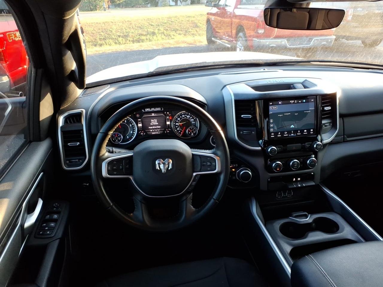 RAM 1500 Big Horn Crew Cab SWB 4WD 2022