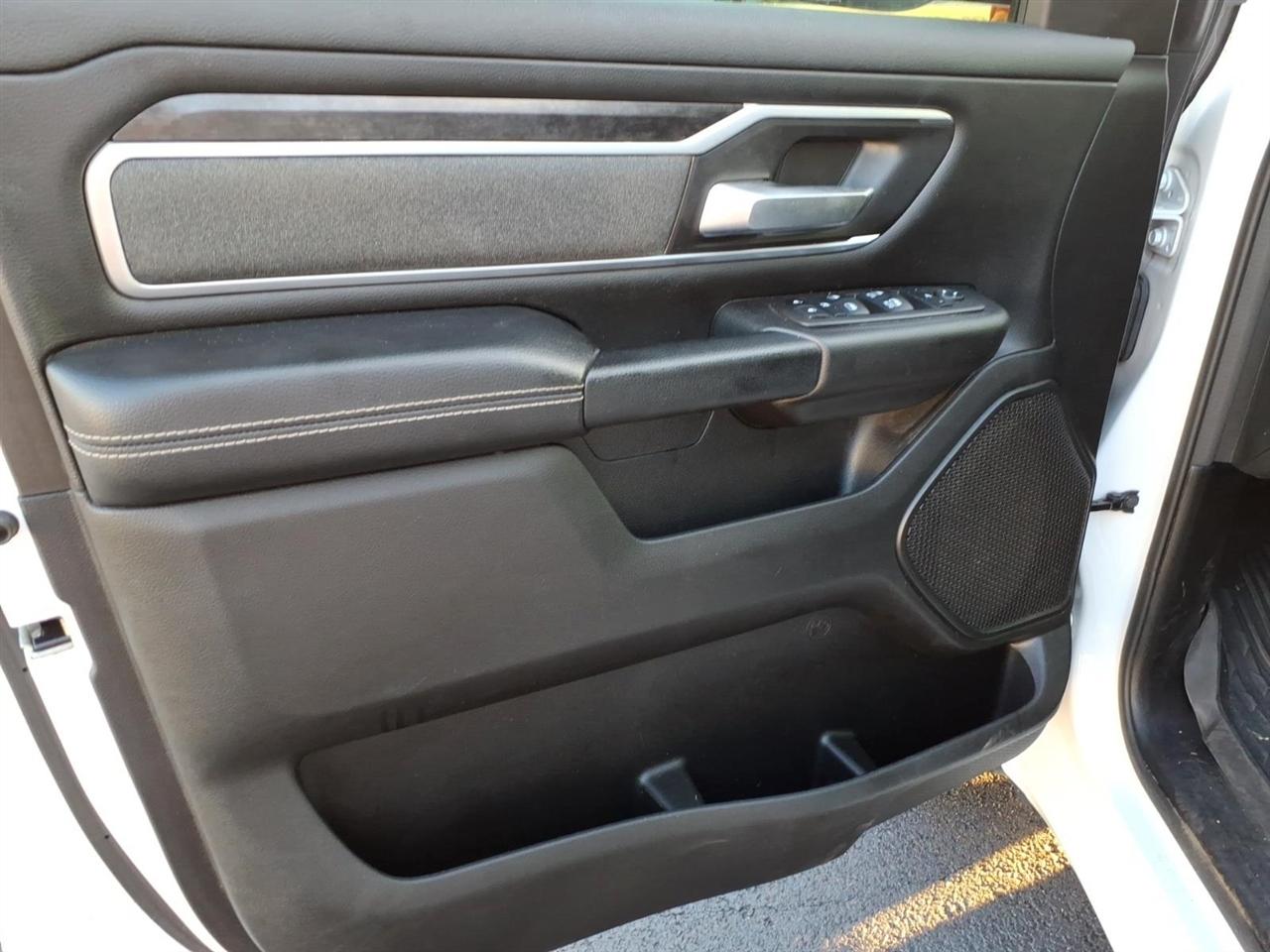 RAM 1500 Big Horn Crew Cab SWB 4WD 2022