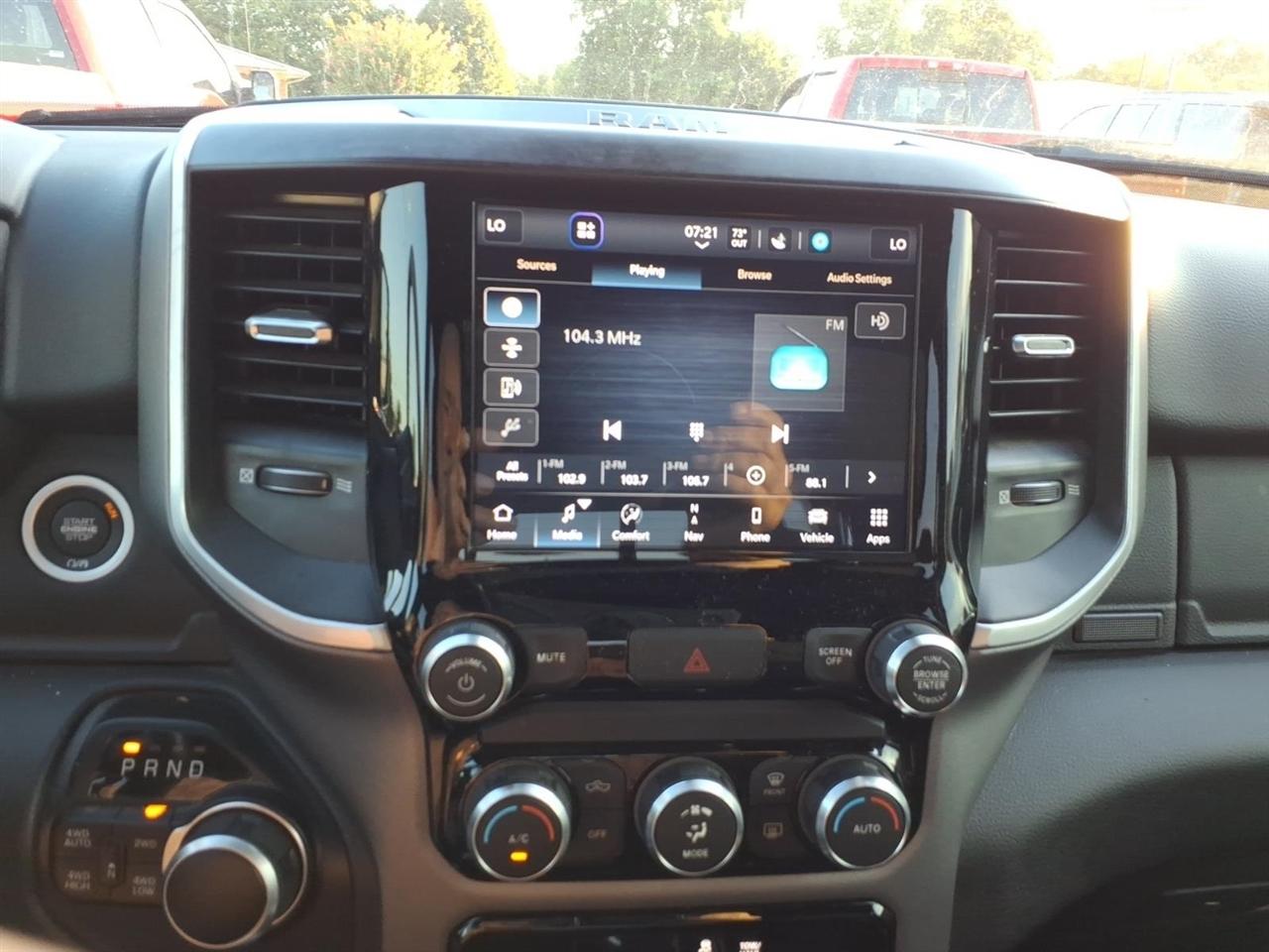 RAM 1500 Big Horn Crew Cab SWB 4WD 2022