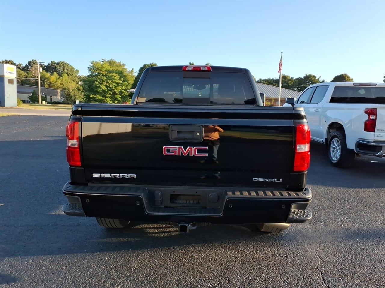 GMC Sierra 1500 Denali Crew Cab Long Box 4WD 2015