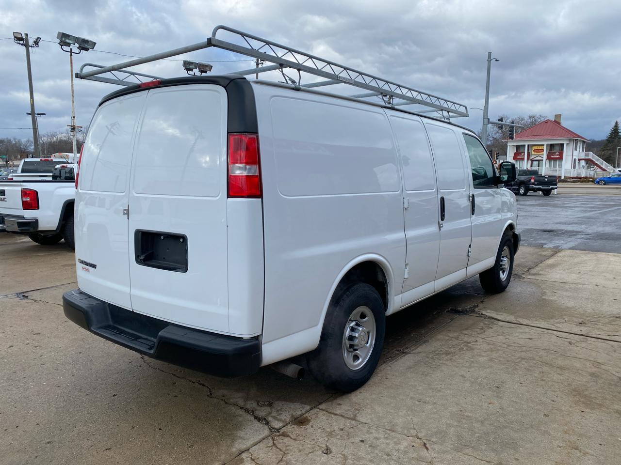 Chevrolet Express Cargo Van RWD 2500 135" 2019