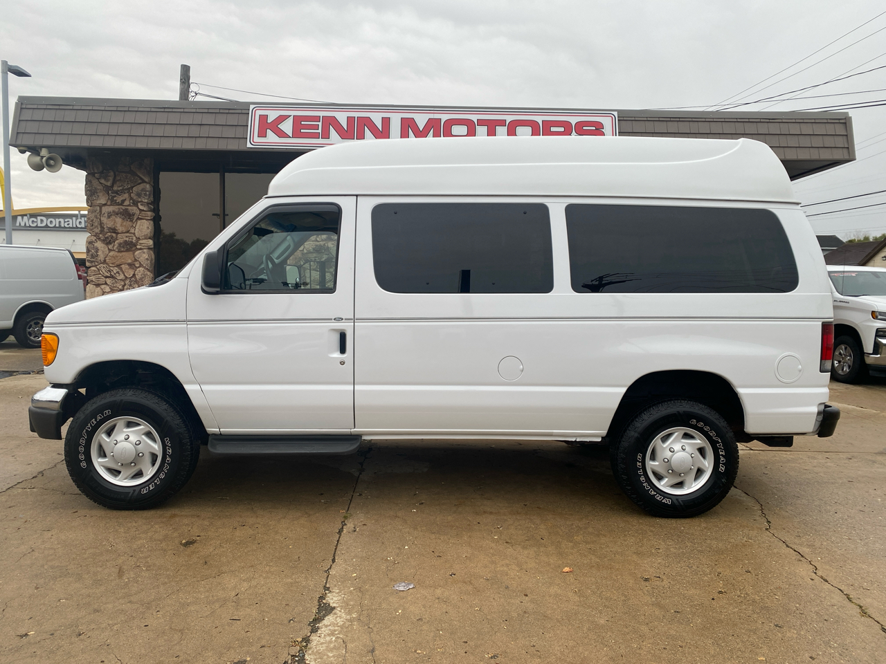 Ford Econoline Wagon E-350 Super Chateau 2006 Ford Econoline Wagon E-350 Super Chateau 2006