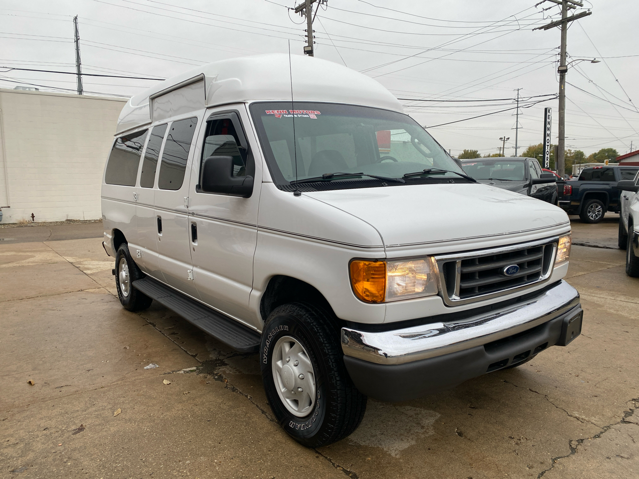 Ford Econoline Wagon E-350 Super Chateau 2006 Ford Econoline Wagon E-350 Super Chateau 2006
