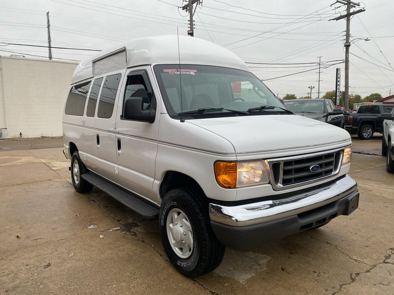 Ford Econoline Wagon E-350 Super Chateau 2006 Ford Econoline Wagon E-350 Super Chateau 2006