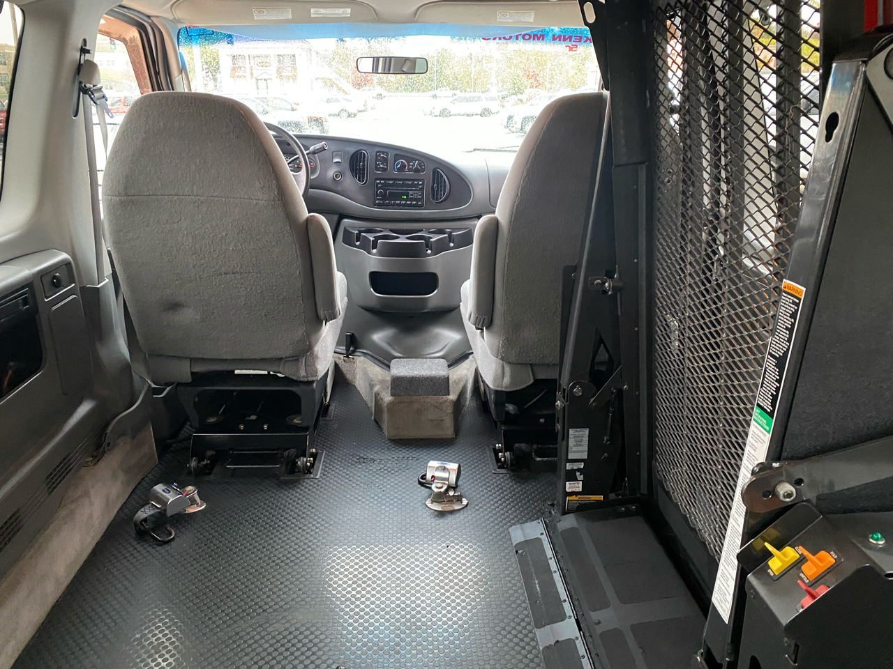 Ford Econoline Wagon E-350 Super Chateau 2006 Ford Econoline Wagon E-350 Super Chateau 2006