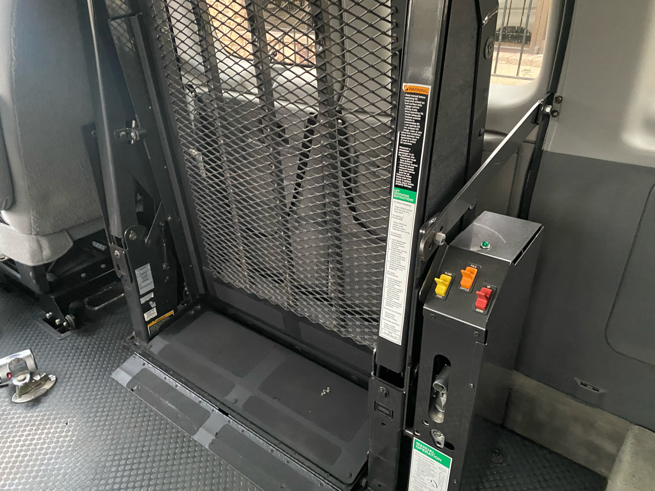 Ford Econoline Wagon E-350 Super Chateau 2006 Ford Econoline Wagon E-350 Super Chateau 2006