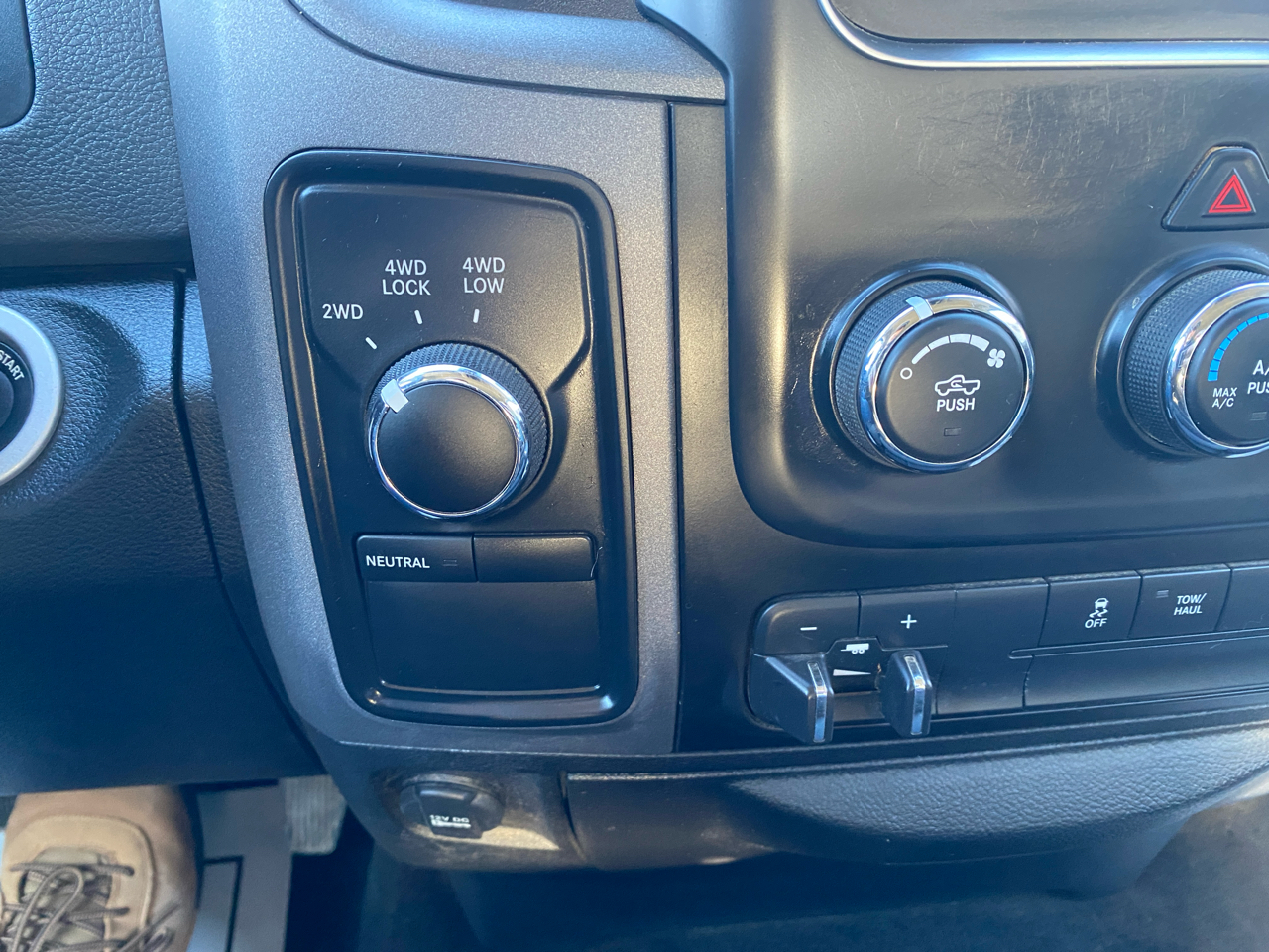 RAM 2500 4WD Crew Cab 149" Tradesman 2016