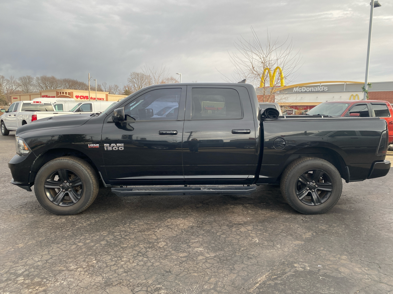RAM 1500 4WD Crew Cab 140.5" Sport 2015