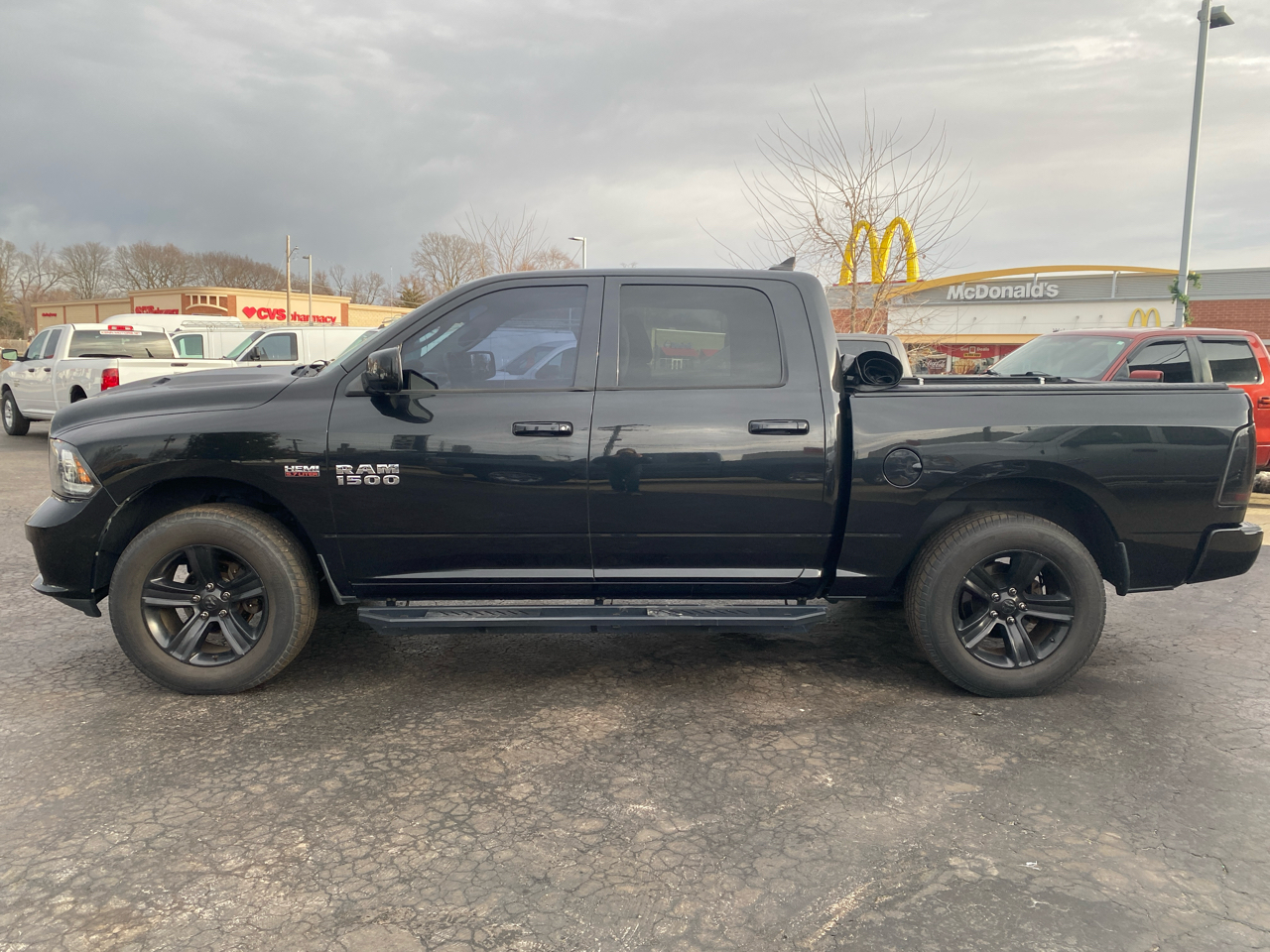 RAM 1500 4WD Crew Cab 140.5" Sport 2015