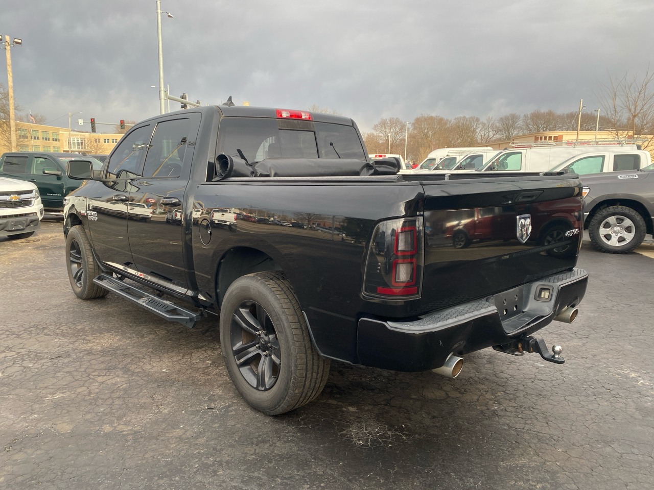 RAM 1500 4WD Crew Cab 140.5" Sport 2015