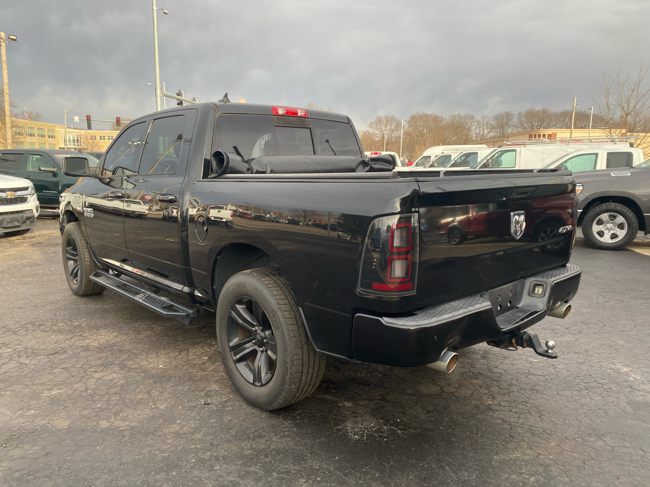 RAM 1500 4WD Crew Cab 140.5" Sport 2015