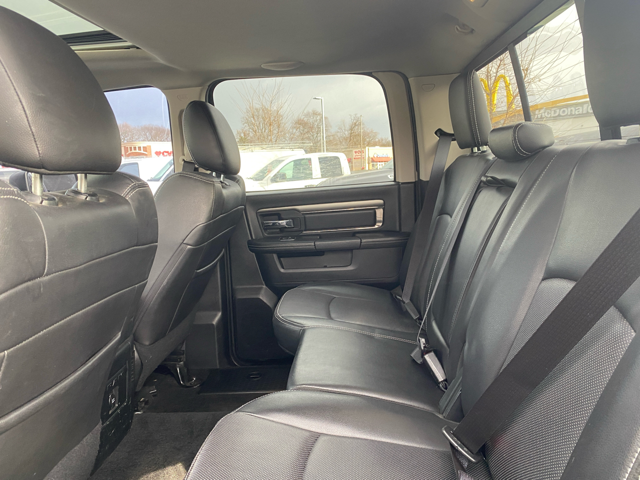 RAM 1500 4WD Crew Cab 140.5" Sport 2015