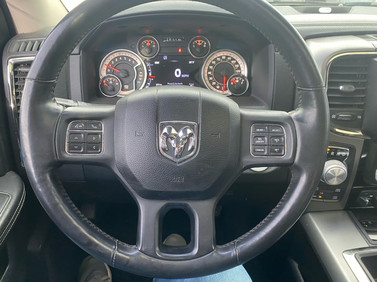 RAM 1500 4WD Crew Cab 140.5" Sport 2015