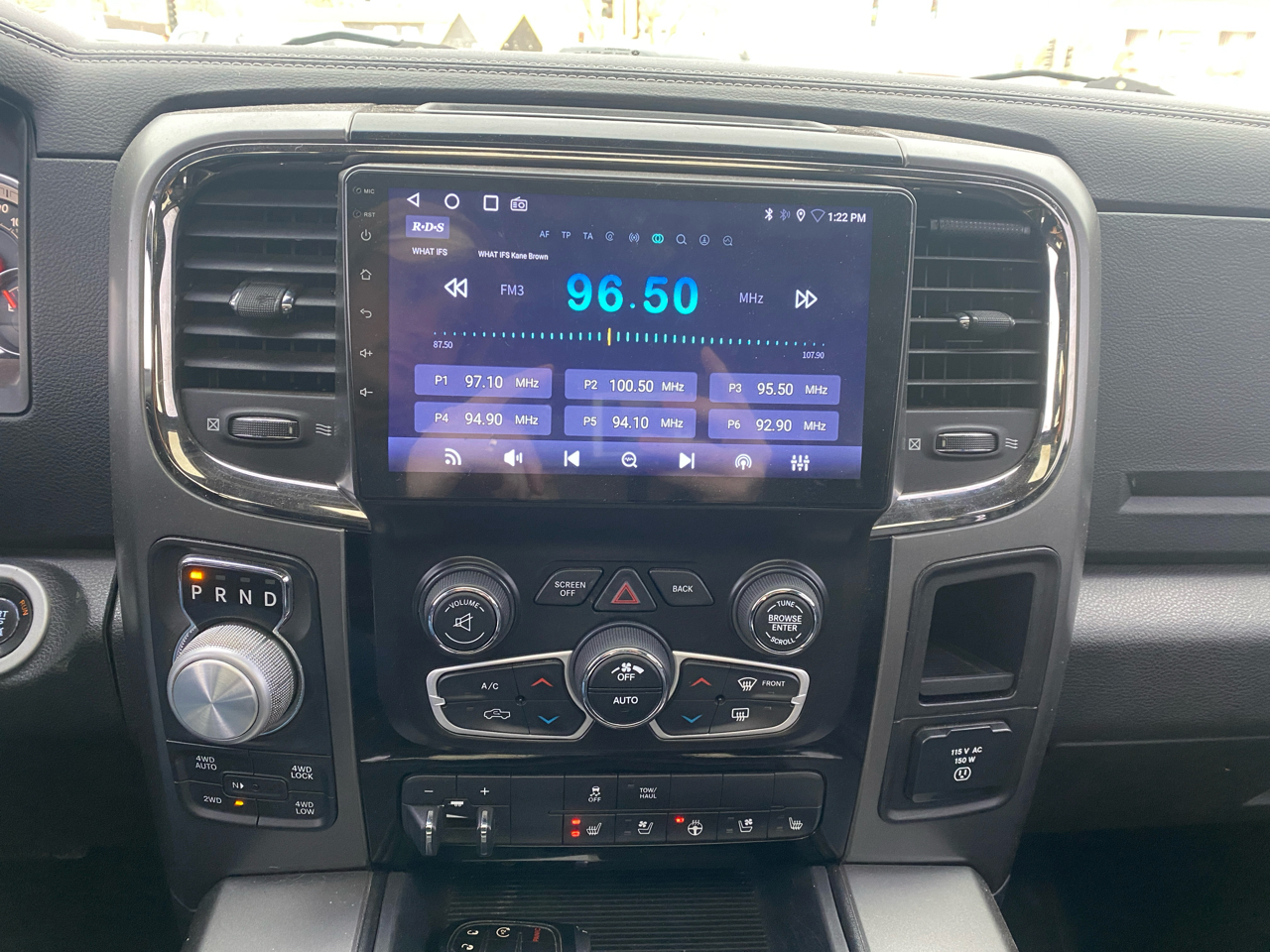 RAM 1500 4WD Crew Cab 140.5" Sport 2015