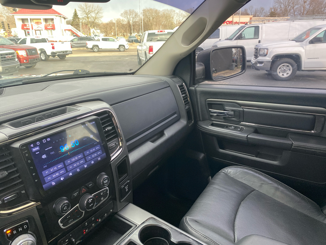 RAM 1500 4WD Crew Cab 140.5" Sport 2015