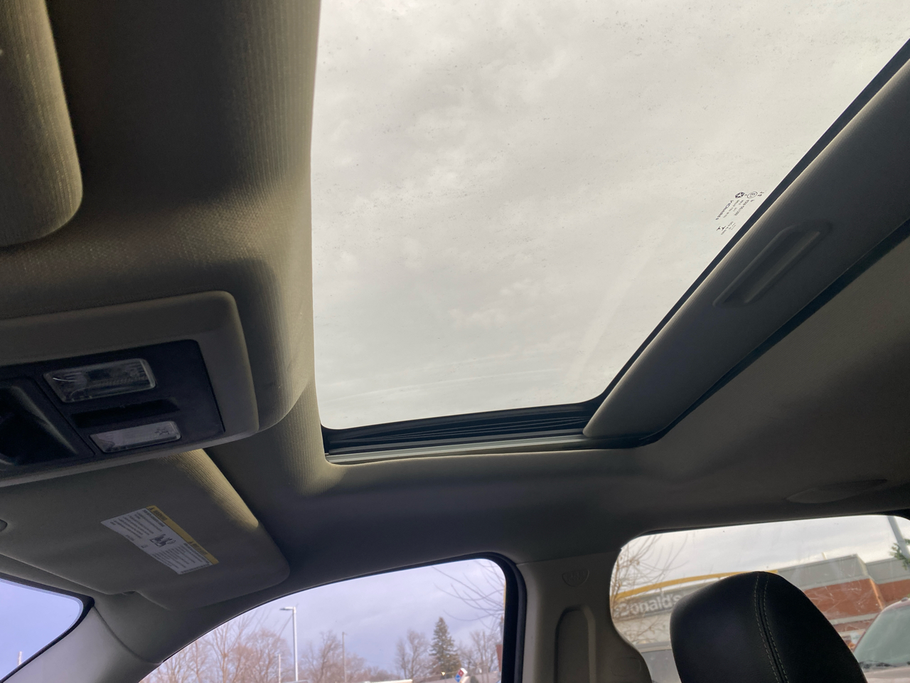 RAM 1500 4WD Crew Cab 140.5" Sport 2015