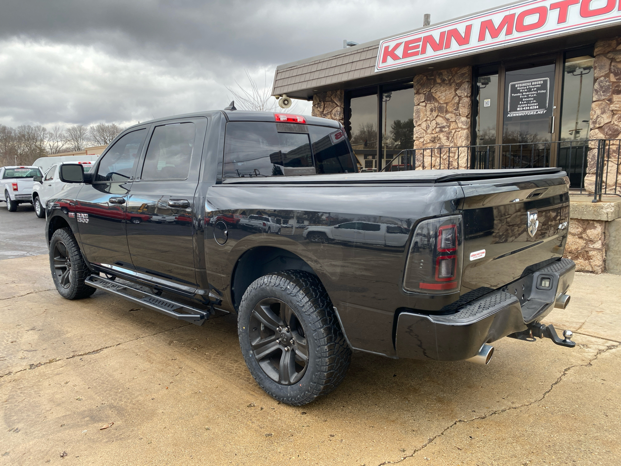 RAM 1500 4WD Crew Cab 140.5" Sport 2015