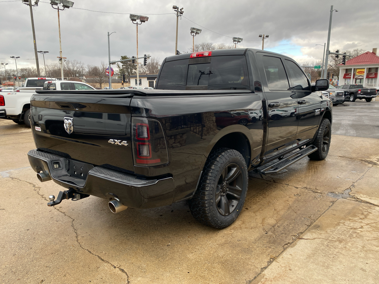 RAM 1500 4WD Crew Cab 140.5" Sport 2015