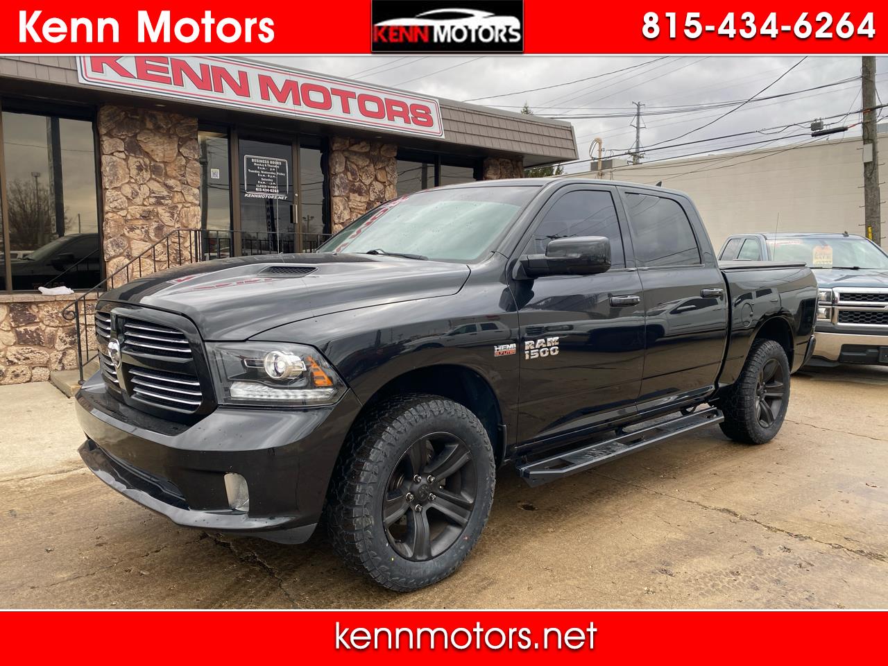 2015 RAM 1500 4WD Crew Cab 140.5" Sport